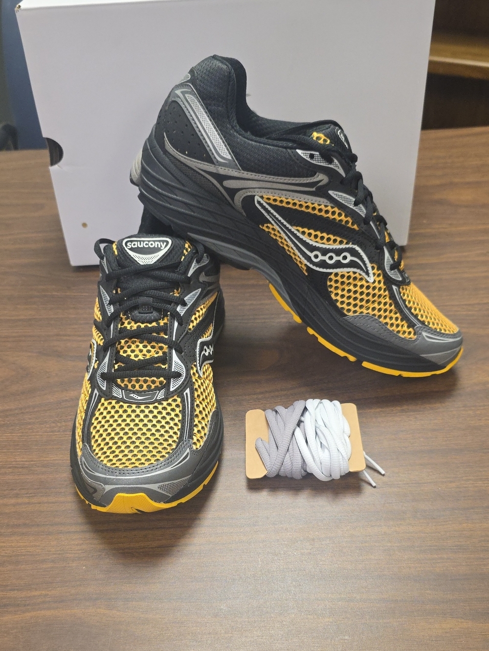Saucony ProGrid Omni 9 Running Shoes Gold/Carbon S70739-66  Multiple Sizes NEW